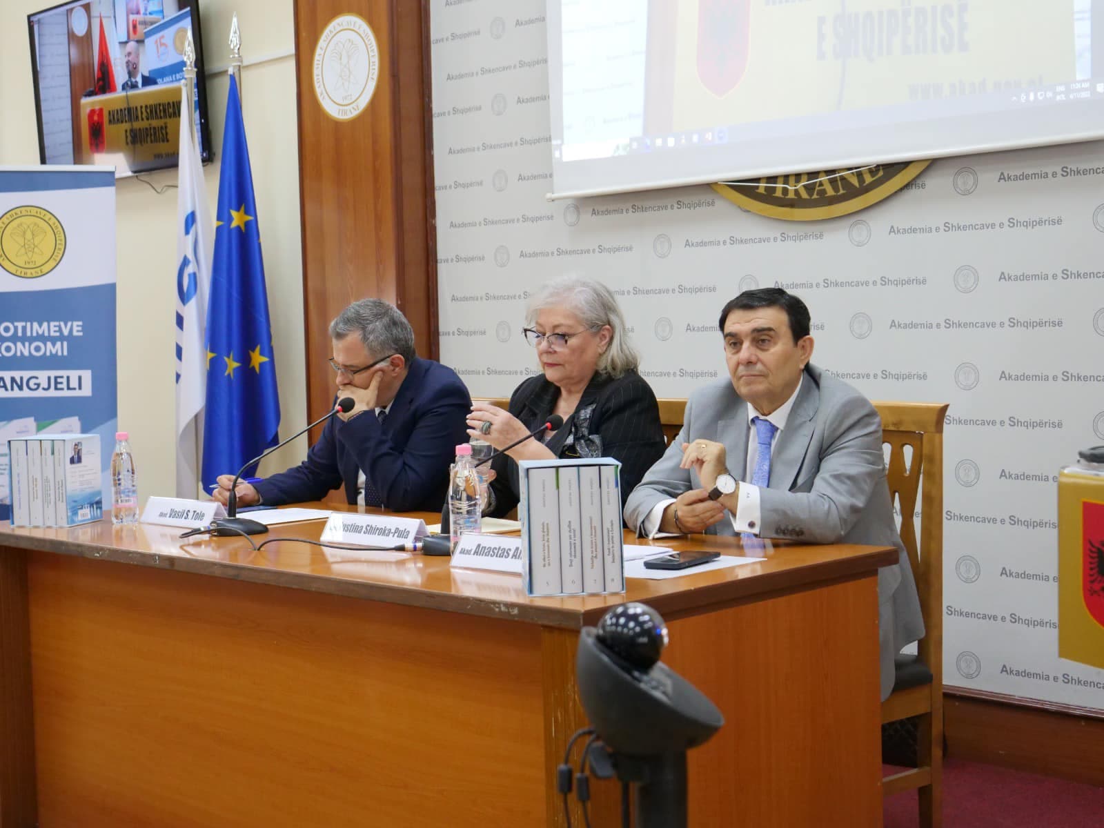 Akademik Anastas Angjeli promovon kolanën me 8 vëllime “Ditari i tranzicionit”
