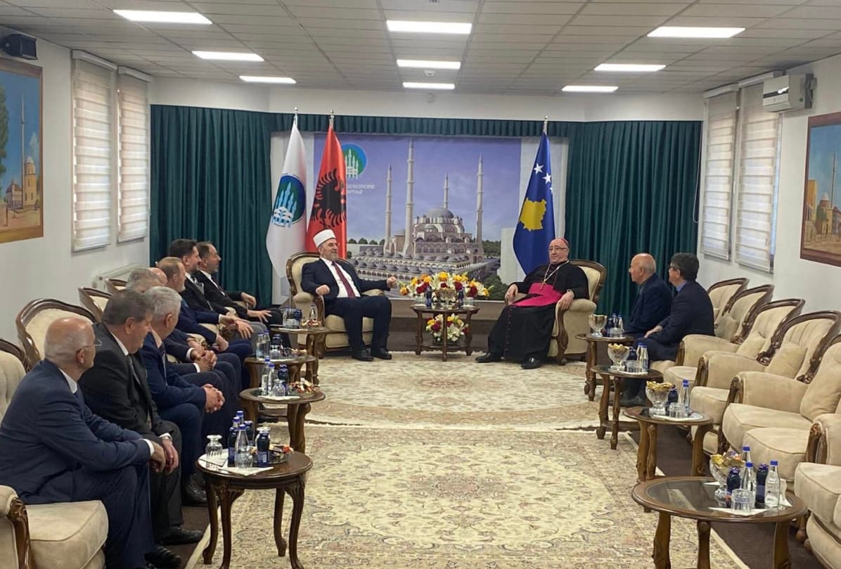 Kryeipeshkvi Dodë Gjergji shkon në BIK për Fitër Bajram