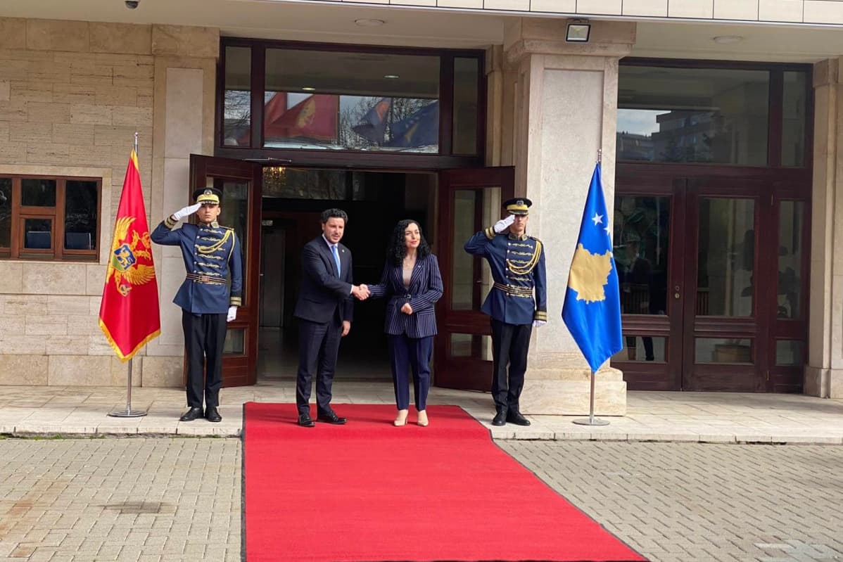 Presidentja Osmani pret në takim kryeministrin e Malit të Zi, Dritan Abazoviq