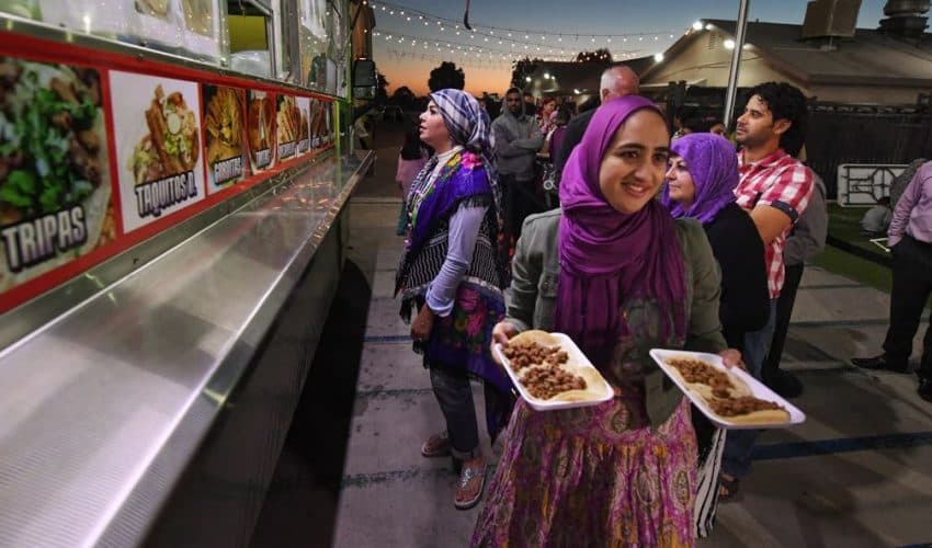 Myslimanët hanë iftar në “Times Square”