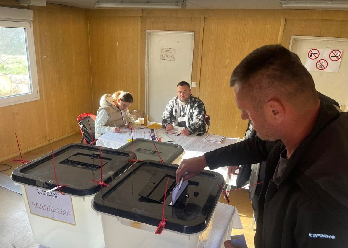 Hapen vendvotimet në Leposaviq, voton kandidati i Partisë së Serbëve të Kosovës