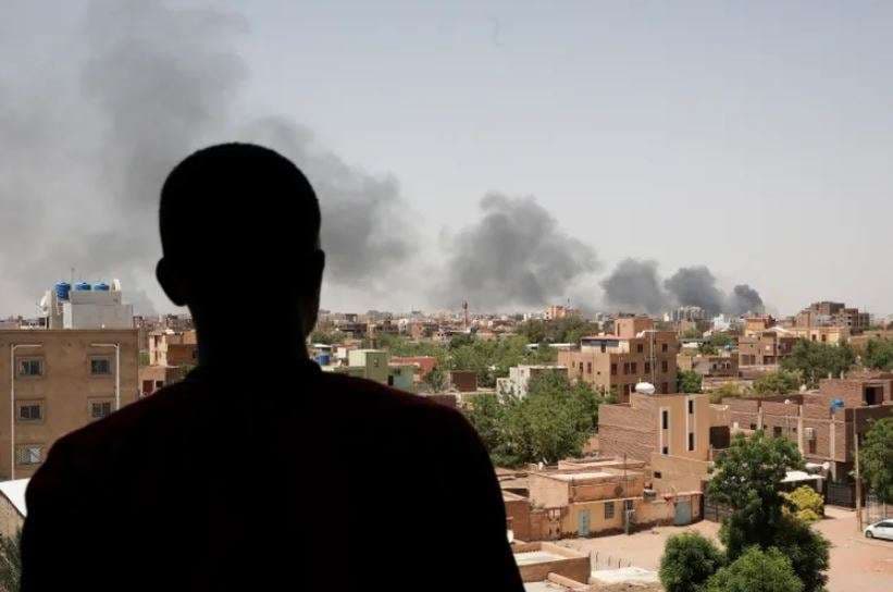 Ushtria e Sudanit thotë se zgjat armëpushimin, por luftimet vazhdojnë