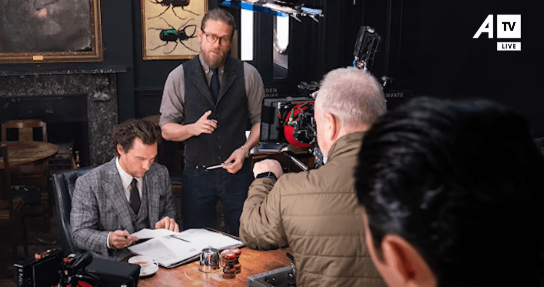 Mickey De Hara padit skenaristin Guy Ritchie, shkas filmi “The Gentlemen”