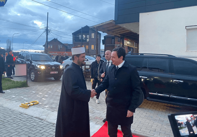 Iftari i imamit nga Prishtina, bën bashkë Kurtin, ambasadorët dhe figura të njohura