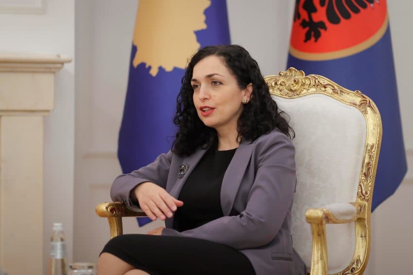 Presidentja Osmani dhe kryeministri Kurti bëjnë homazhe në Poklek dhe Çikatovë të Vjetër