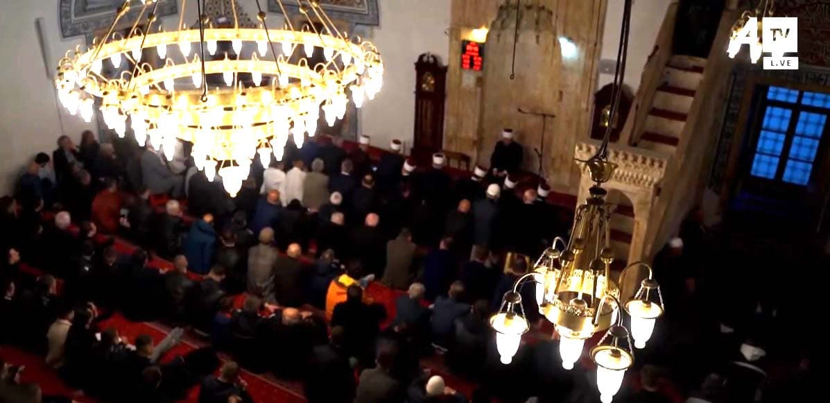 Besimtarët myslimanë sot festuan Bajramin e Madh