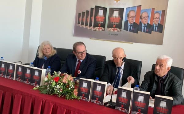 ​“Eskadronët e vdekjes” roman që dokumenton krimet serbe në Kosovë
