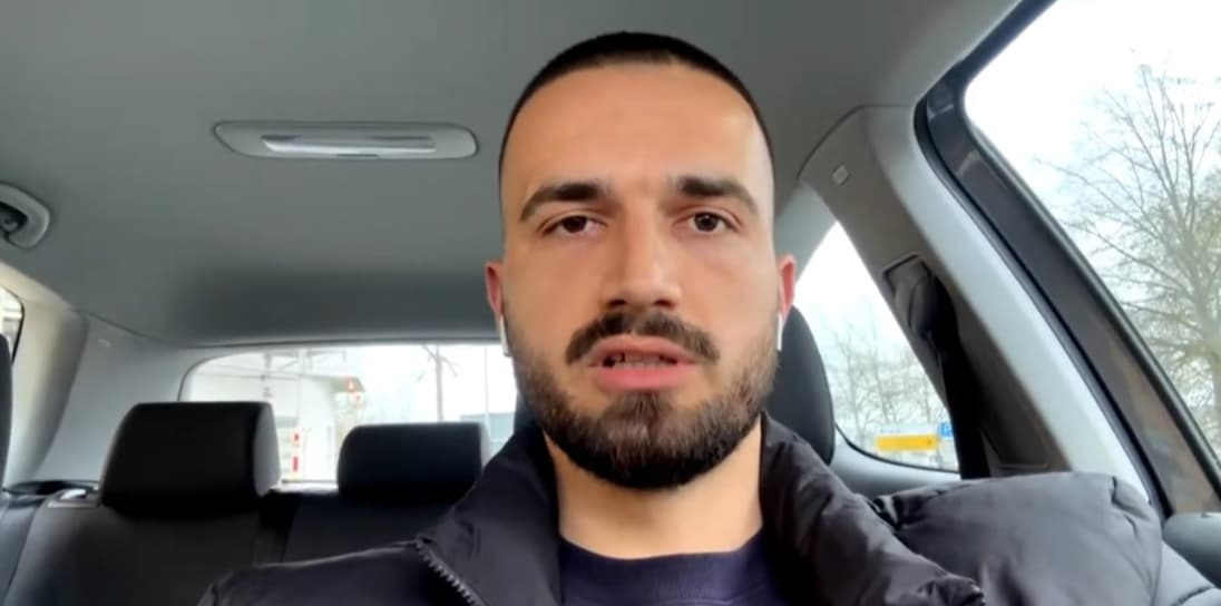 Aq gjatë priti për vizë pune, saqë harroi se kishte bërë termin