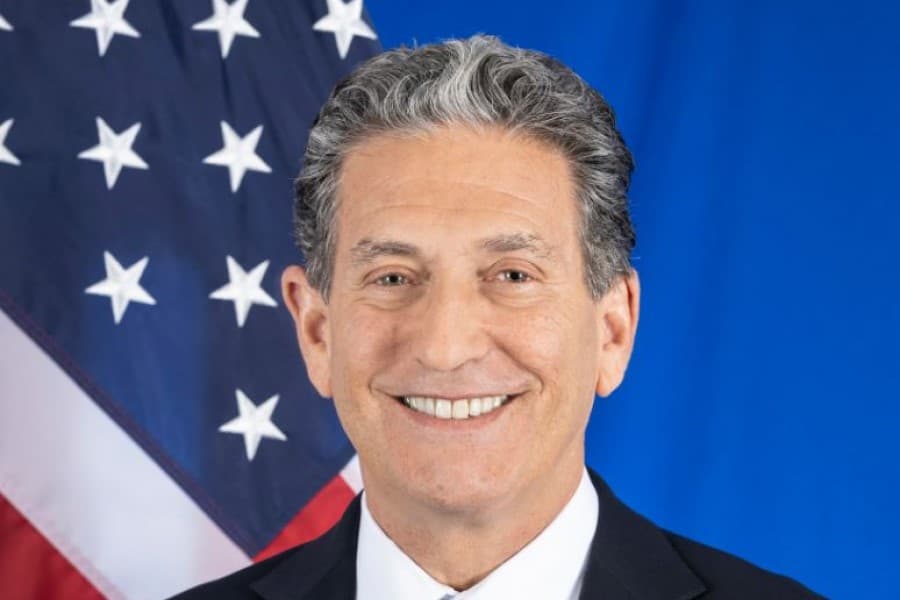 ​James Rubin rikthehet në Ballkan, shmang Kosovën dhe Serbinë