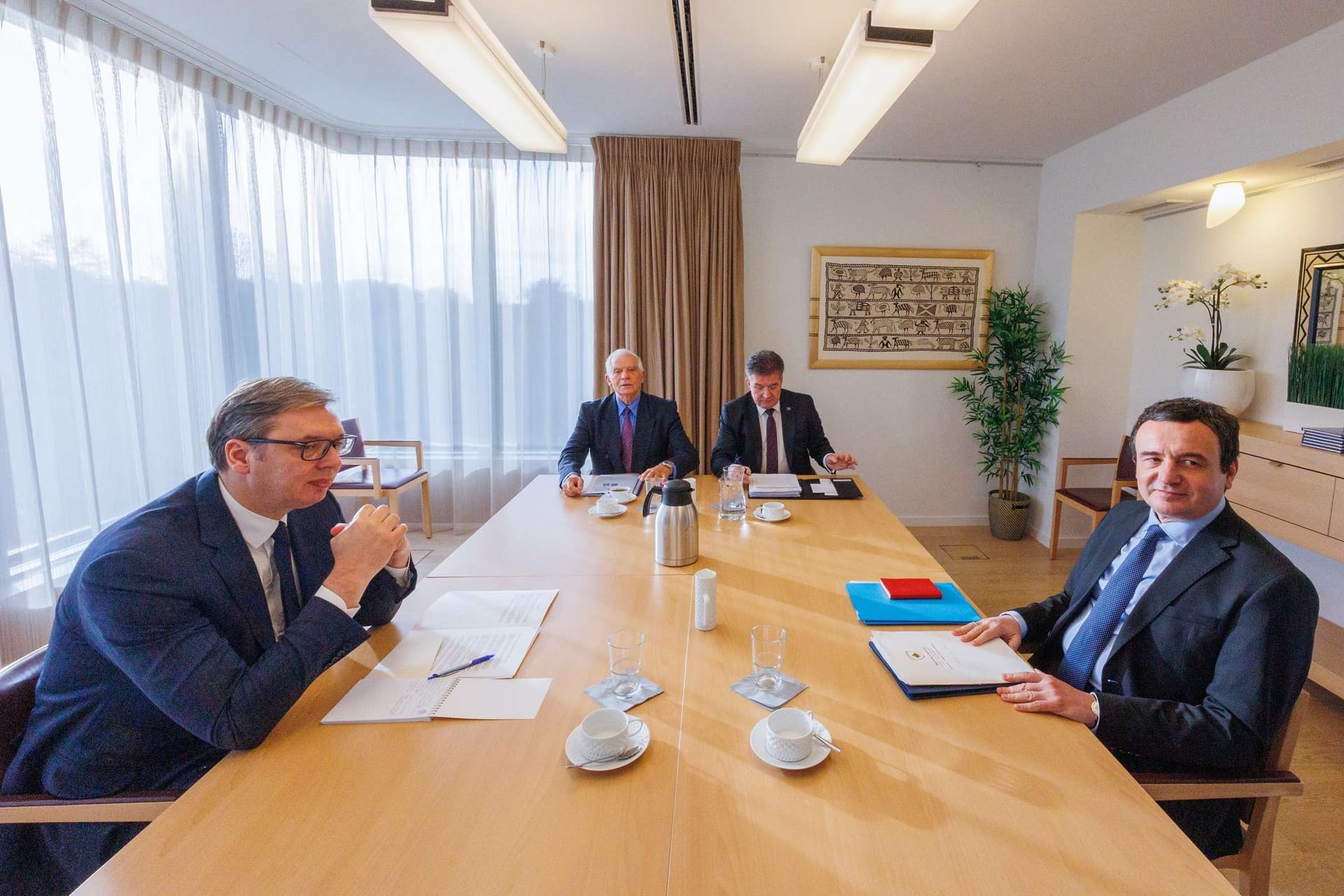 Analistët: Takimi i 2 majit mes Kurtit dhe Vuçiqit – i vështirë