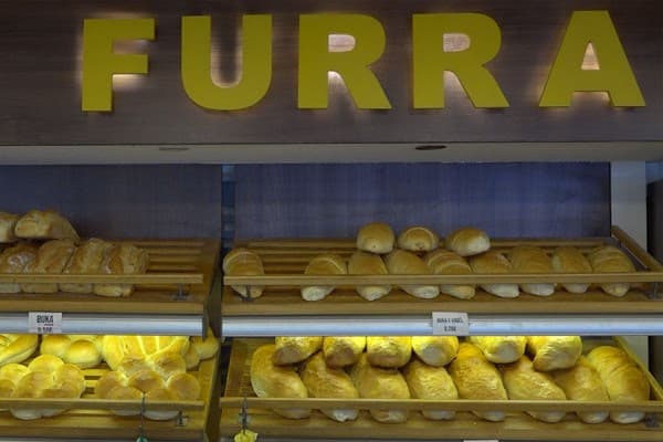 Bie çmimi i miellit, e buka pritet të shtrenjtohet për shkak të rrymës