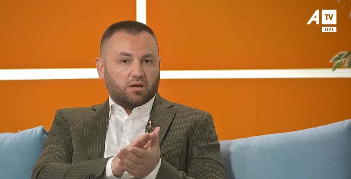 “Më mpihet këmba e majtë gjatë gjithë kohës”, mjeku i jep përgjigje në studio