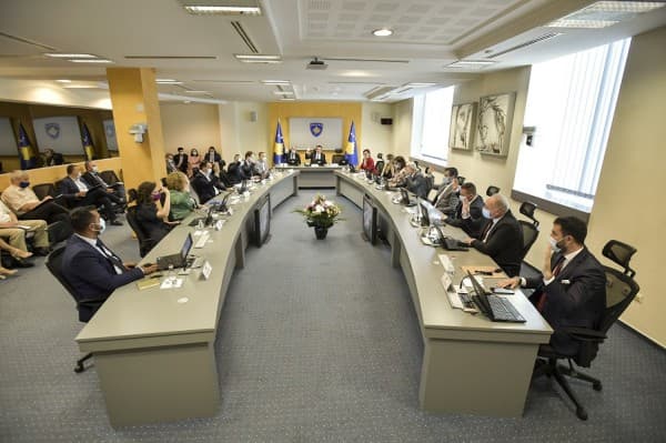 ​Qeveria miraton kornizën afatmesme të shpenzimeve, 675.84 milionë euro pranime për 3 muaj