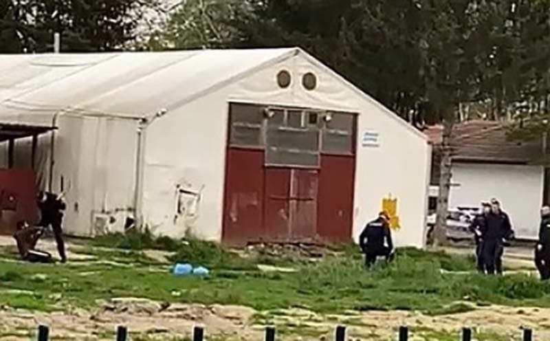 Serbi, policia rrah emigrantët
