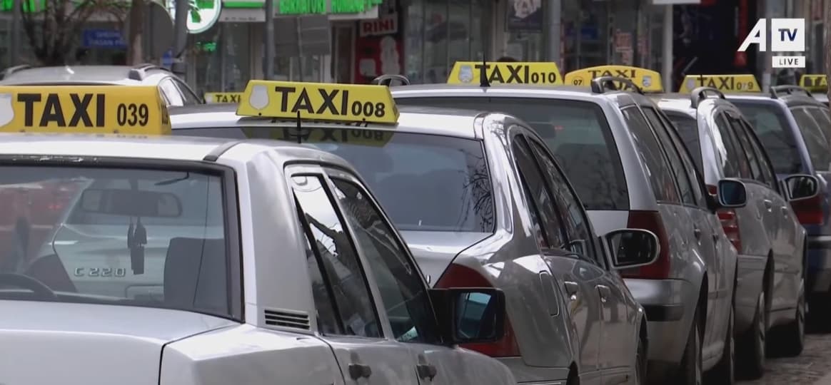 Pavarësisht gjobave, taksitë ilegale operojnë lirshëm