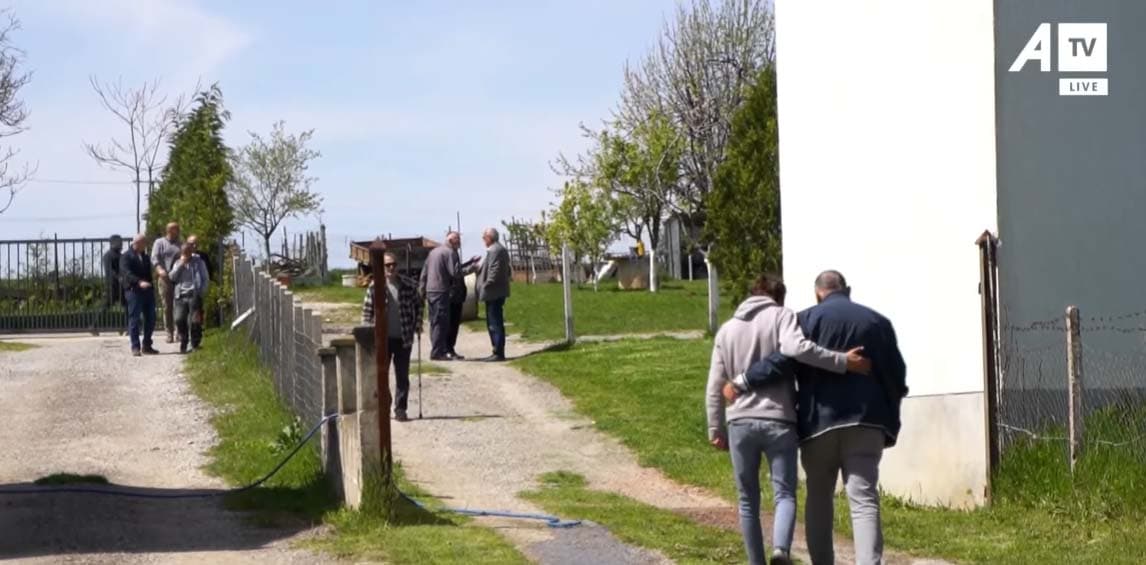 Nipi vret xhaxhain e tij për çështje prone