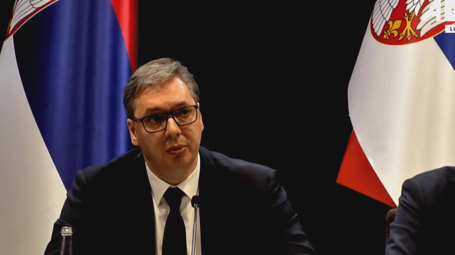 Vuçiq thirrje serbëve: Mos dilni në votime
