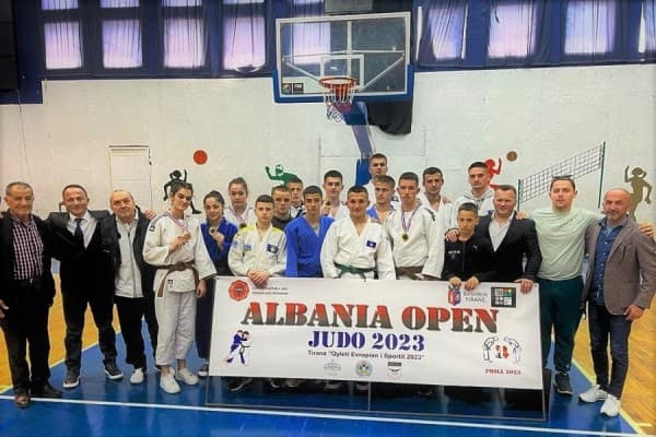 ​Xhudistët kosovarë fitojnë 11 medalje në turneun e mbajtur në Tiranë