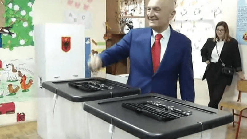 Meta voton për herë të parë me të gjithë familjen