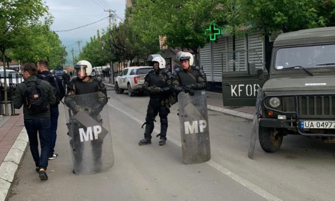 KFOR-i pozicionohet në Zveçan