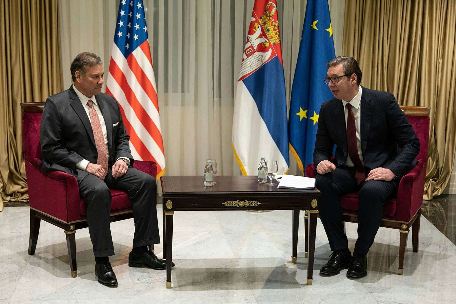 Vuçiq i reagon Escobarit: Kosova nuk ka kompetencë ta propozojë draft-statutin e Asociacionit