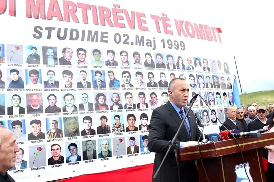 Haradinaj përkujton civilët e vrarë në Studime të Vushtrrisë