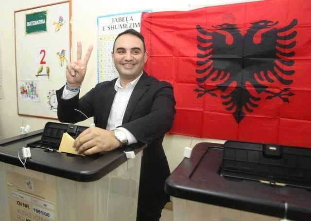 Belind Këlliçi voton në Tiranë: Sot është dita e madhe