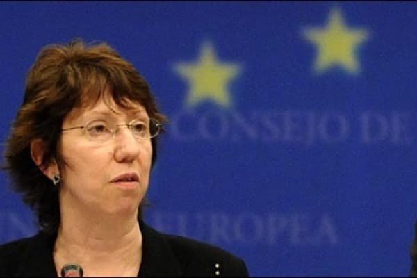Ashton: Kosova dhe Serbia të ulen në tavolinë dhe të gjejnë përgjigje