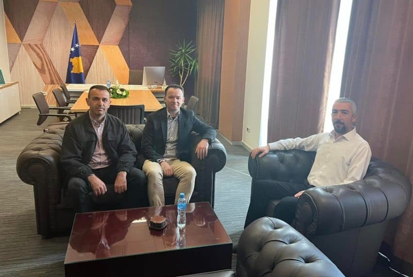 Peci i shkon në zyrë kryetarit të Mitrovicës së Veriut: I ofrova mbështetje për sfidat që e presin