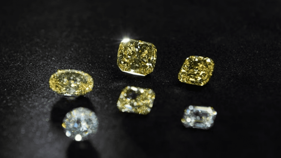 Sanksionet e Mbretërisë së Bashkuar ndalojnë metalet ruse, përfshirë diamantet