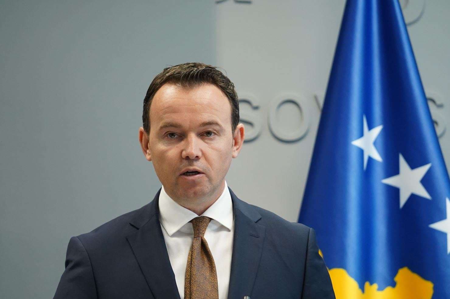 Ministri Peci flet për zbatimin e Ligjit për kontrollin e Duhanit: Janë bërë mbi 3200 inspektime, u shqiptuan 460 gjoba