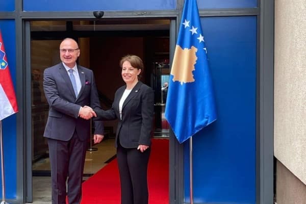 Ministrja Gërvalla takon homologun kroat