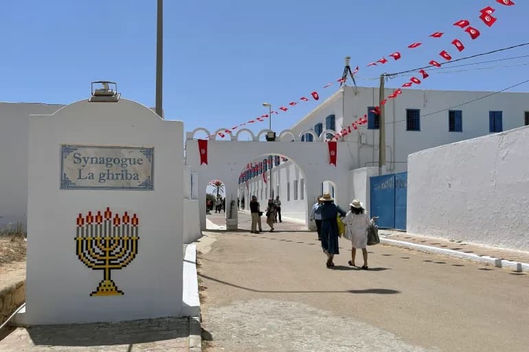 Të shtëna vdekjeprurëse pranë një sinagoge në Tunizi