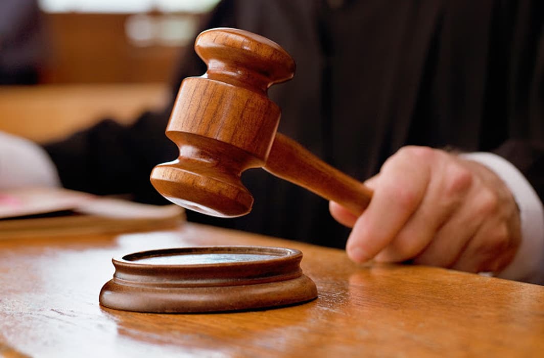 Aktakuzë ndaj një personi për blerje dhe shitje të paautorizuar të narkotikëve