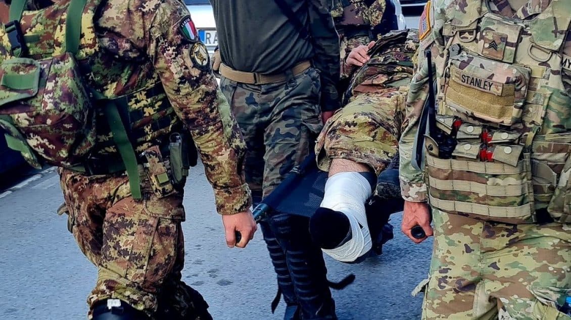 KFOR: Rreth 25 pjestarë të plagosur gjatë protestës në Zveçan