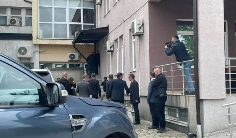 Lajçak në takim me Hamzën, diskutohet për çështjen e rihapjes së Urës së Ibrit