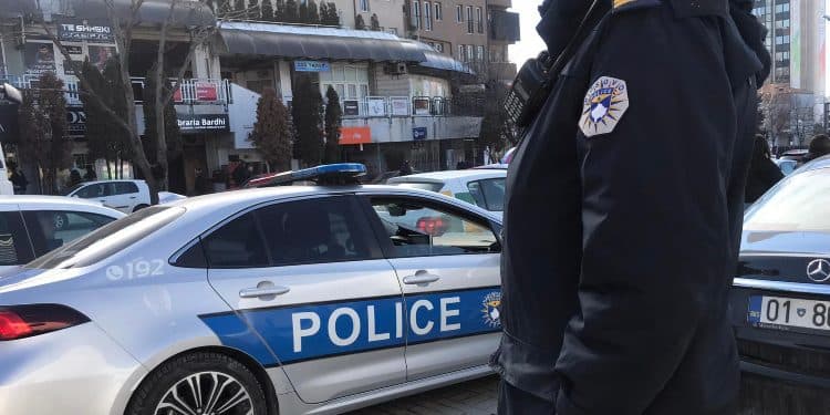 Tri femra e bëjnë për spital një tjetër në Prizren