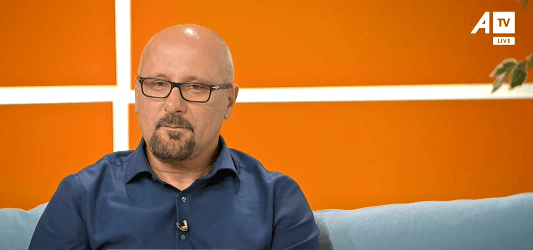 “Shumë pacientë që kanë vena të zgjeruara shkojnë në banja termale, por kjo ndikon keq”, mjeku i përgjigjet telefonueses