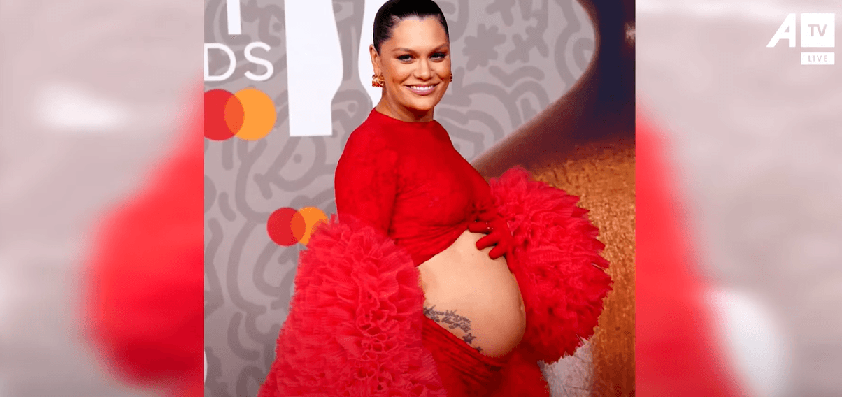 Jessie J bëhet nënë për herë të parë