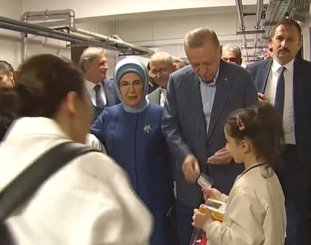 Erdogan iu jep para fëmijëve, pak para votimit