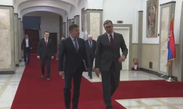 Pas Kurtit, Lajçak shkon për ta takuar Vuçiqin në Serbi