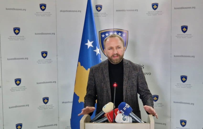 Tahiri thotë se Qeverisë s’po i bëhet vonë që agjenda parlamentare është bllokuar