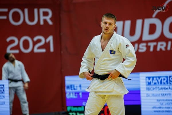 Akil Gjakova mposhtet në repesazh të Grand Prix Austria