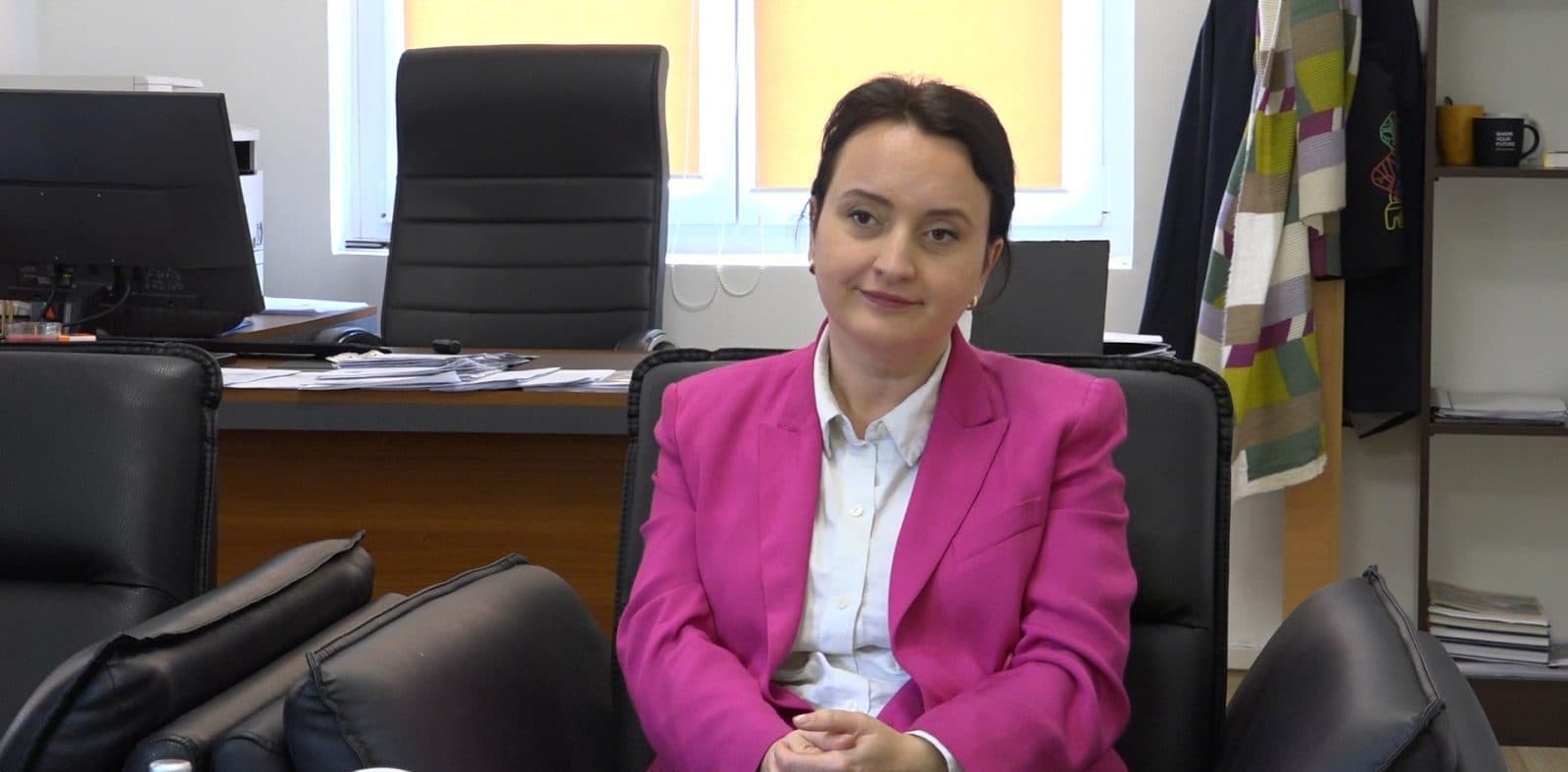 Musmurati: Rekrutimi i drejtorëve po bëhet në bashkëpunim me Ambasadën britanike, s’kemi asnjë shkollë pa psikologë