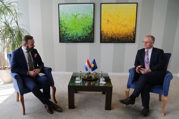 ​Bislimi takoi Weststrate: Kosova e sheh të ardhmen në BE