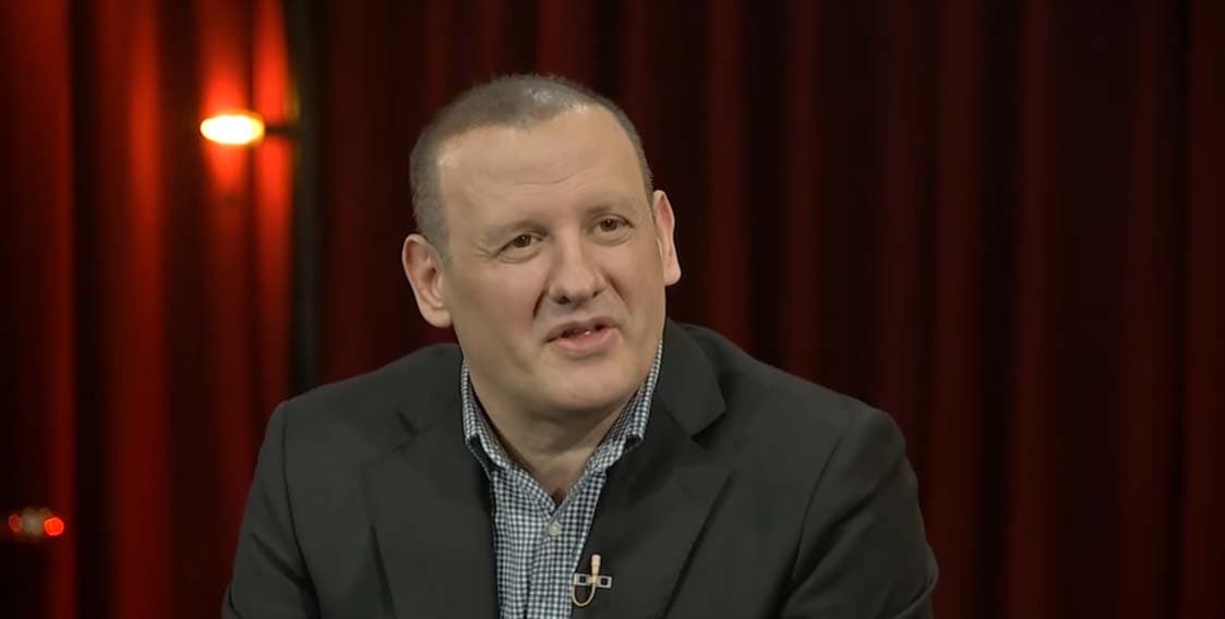 “Tash është shumë më lehtë me ba muzikë”, këngëtari Adnan Daci flet për fillimet e tij