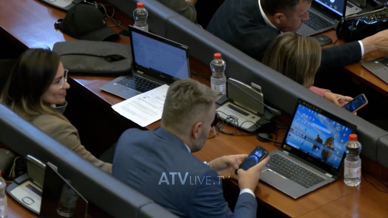 Shumë deputetë të LV-së janë vetëm “fizikisht” në seancat plenare