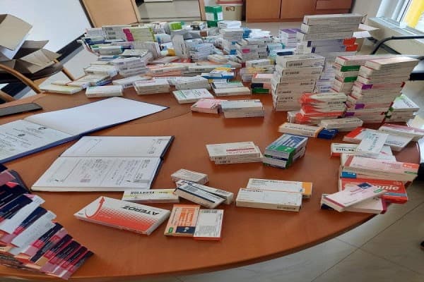 ​Dogana konfiskoi 479 pako me medikamente të padeklaruara