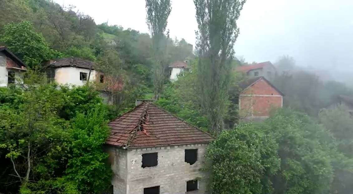 Fshati që filloi të braktisej në vitet e 90-ta, sot ka mbetur pa asnjë banor