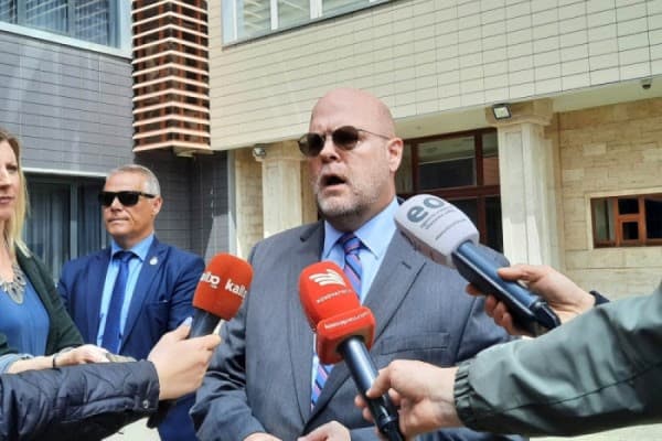 ​Hovenier pas takimit me Osmanin: Nevojitet depërshkallëzimi i situatës në veri